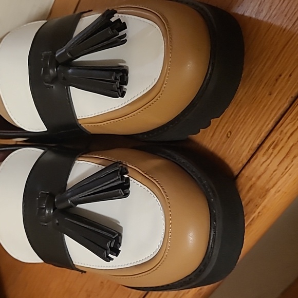 Franco Sarto Womens Brown, Black, and White Tassel Loafers - Picture 3 of 8